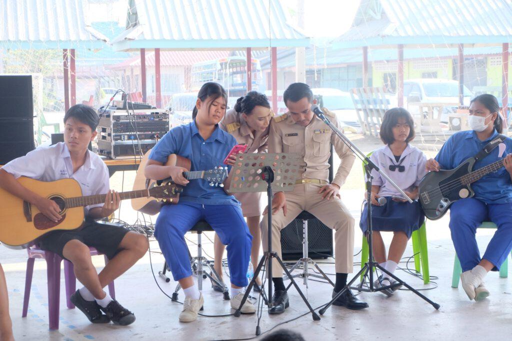 LINE_ALBUM_ท่านรองกล่าวอำลานักเรียน_๒๔๐๑๐๙_5